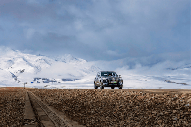 旗 HS6 PHEV 承包全家快乐开元棋牌露营外放电 + 长续航红(图3) 旗 HS6 PHEV 承包全家快乐开元棋牌露营外放电 + 长续航红(图3)